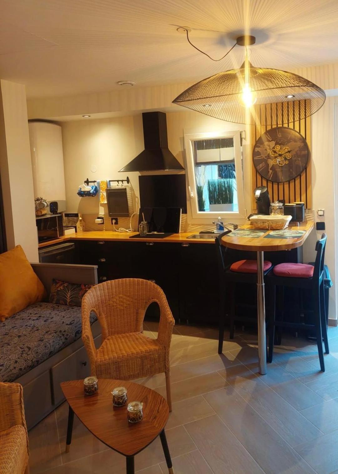 פנטן Paris-Julesverne-Bienvenue-Terrasse-Netflix מראה חיצוני תמונה